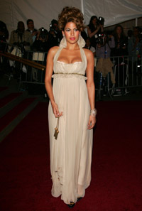 eva-mendes-at-costume-benefit eva-mendes-at-costume-benefit